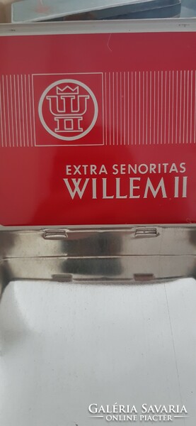 Willem ii extra senoritas Dutch metal cigar box for sale in good condition