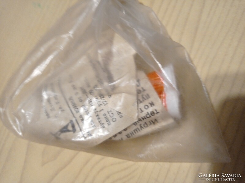 Régi trafikos gumibaba eredeti bontatlan csomagolásban 9,5 cm