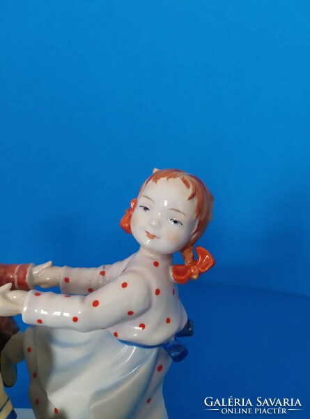 Metzler Ortloff porcelán figura Táncoló lányok