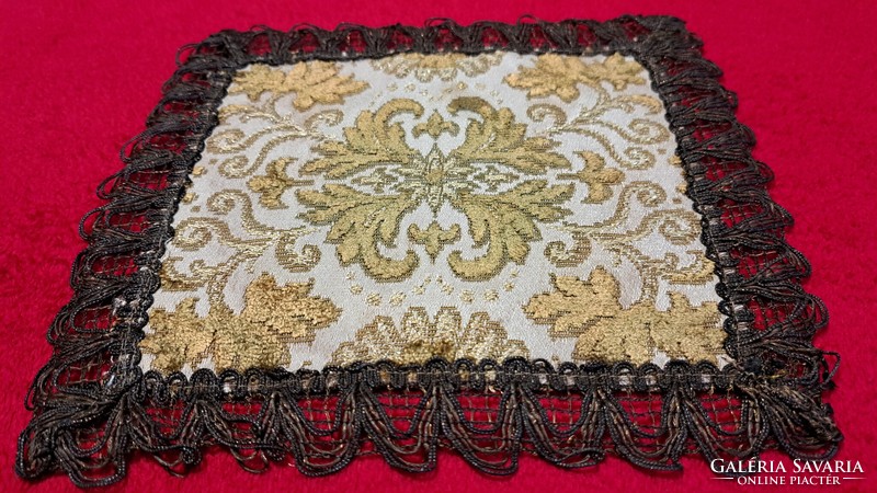 Old velvet tablecloth (l3782)