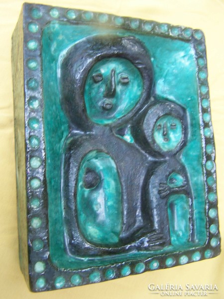 Papp János keramikus (1934-2004): Madonna mázas dombormű falikép, jelzett, 23 x 18 x 6,5 cm