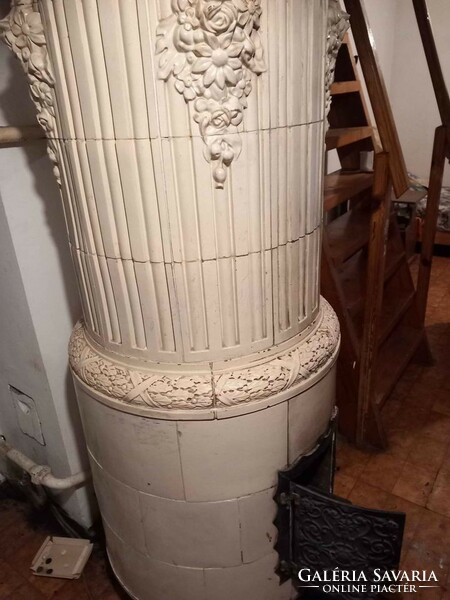 Original baroque - early Biedermeier round tile stove from around 1780!