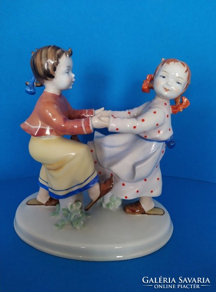 Metzler Ortloff porcelán figura Táncoló lányok