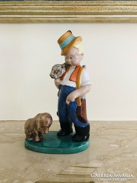 Large 29 cm art deco ceramic...Hop hunting boy
