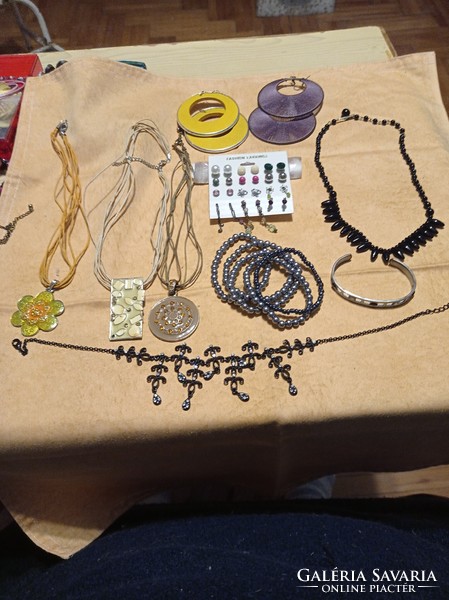 Sale!! More than 20 pieces of jewelry package