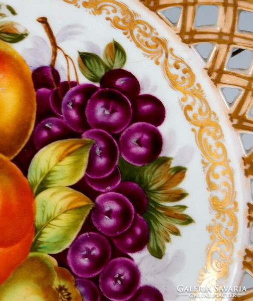 Porcelán tányér gyümölcsös dekorral