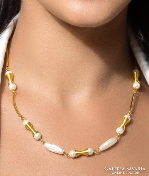 Jewelry set, necklace, bracelet, earrings, special design gold color, elegant.