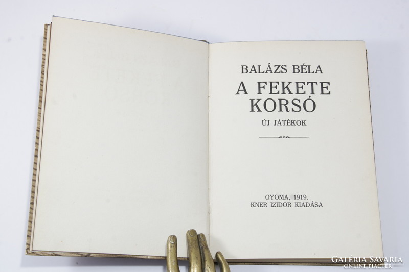 Balázs Béla - A fekete korsó - Bibliográfia által nem ismert Kner kötésben - Szép példány !