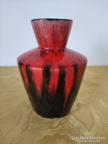 Piros - fekete retro kerámia váza