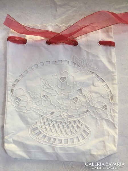 Vintage! Beautiful handmade textile bag, made of cotton cardboard, with Madeira embroidery