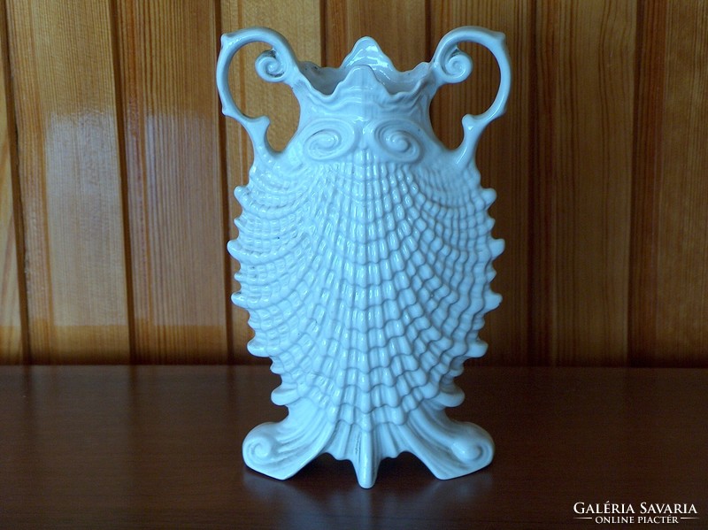 Stilizált hal alkú porcelán váza, Szt. Margitsziget