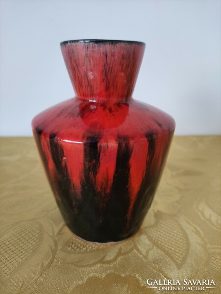 Piros - fekete retro kerámia váza