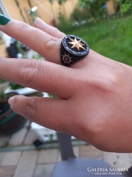 Luxus ezüst hajós pecsétgyűrű, aranyozott iránytűvel