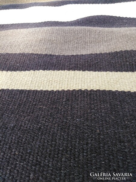 Minimalist wool carpet - bauhaus style / brown