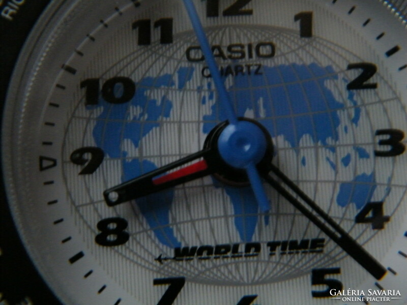 Retró Casio Illuminator TQ 135 U világ és ébresztőóra