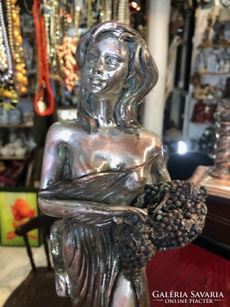 Signed metal statue of the Italian sculptor Bougelli, 30 cm high.