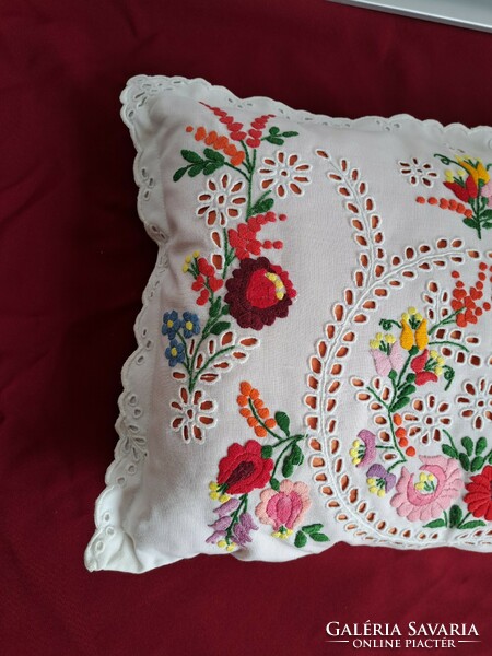 Embroidered floral pillow cover pillow decorative pillow cover nostalgia piece, collector's beauty