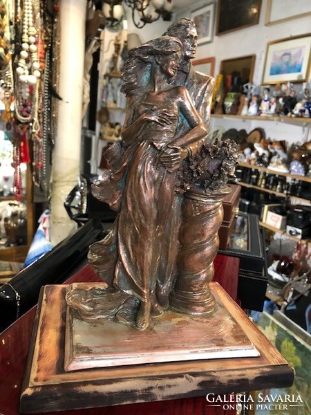 Signed metal statue of the Italian sculptor Bougelli, height 26 cm.