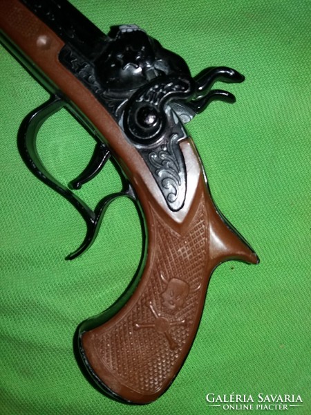 Collectors of 1970s metal vinyl rose cartridge, two cocks working pirate rifle as shown in the pictures