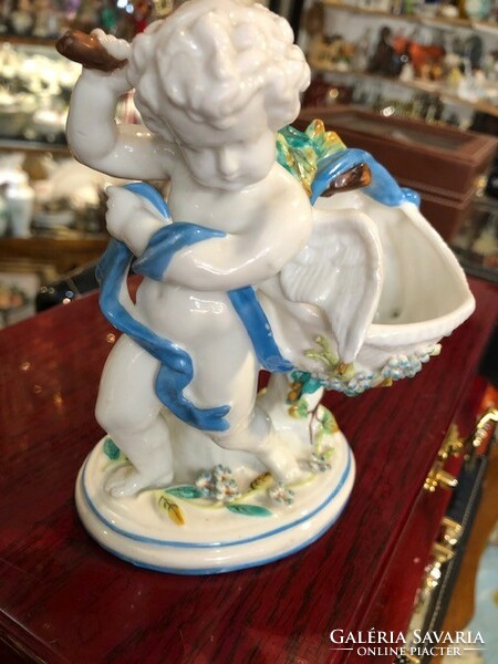 E & a. Muller German porcelain putto sculpture from the 20s, 16 x 12 cm