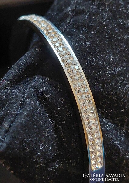 Special sliding steel bracelet with zirconia stones