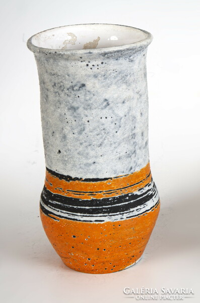 Lívia Gorka textured vase (g06)