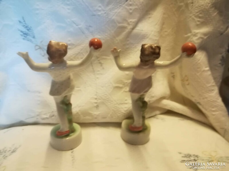 Zsolnay porcelán labdázó lányok