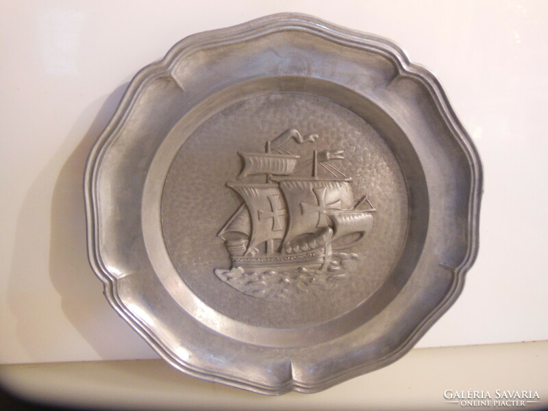 Plate - 22 cm - Holsteiner - 3 d - pewter - wall plate - unused - Austrian - perfect