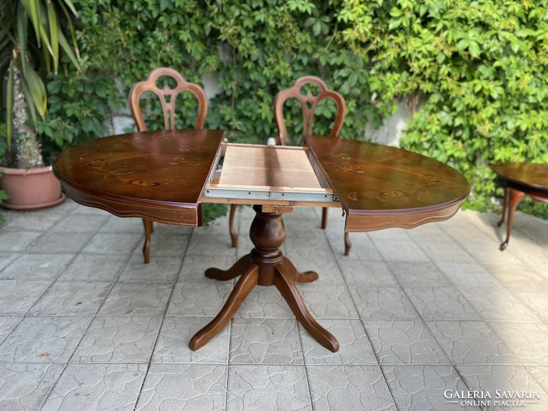 Antik stílusú intarziás étkező / tárgyaló asztal 4/6 db kárpitozott karfás székkel