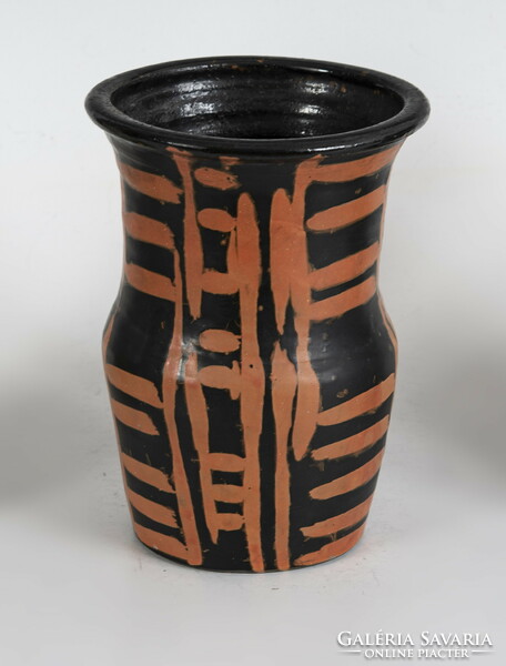 Lívia Gorka's orange-black vase (g03)