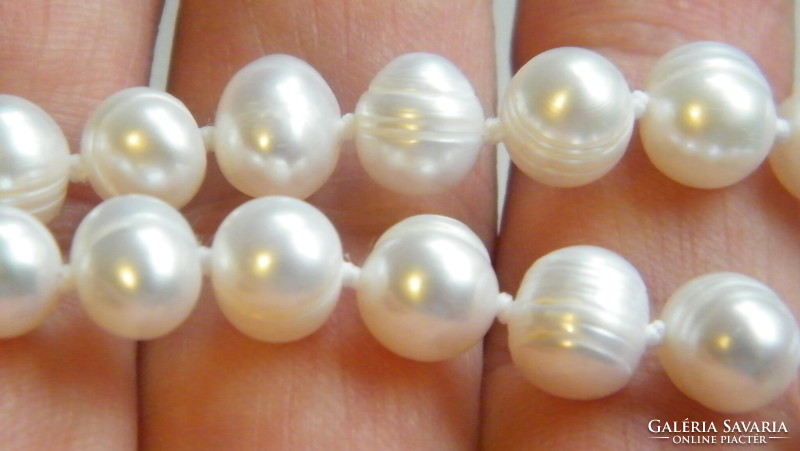 Cultured freshwater pearl necklace