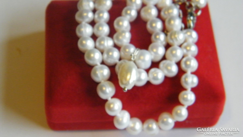 Cultured freshwater pearl necklace