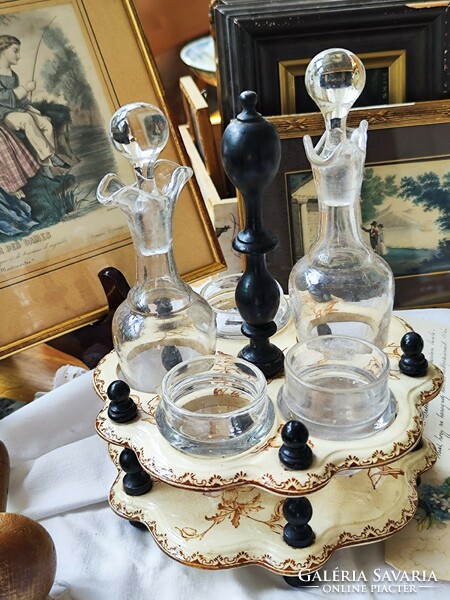 Antik francia fajansz és fa asztali fűszertartó, üvegekkel