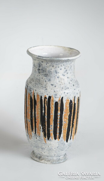 Lívia Gorka - striped vase (g04)
