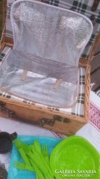 Picnic basket picnic suitcase chest