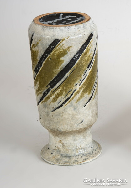 Gorka Lívia - fekete-zöld csíkos váza (G07)