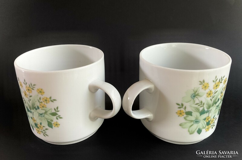 Alföldi 2 mugs with a bouquet of green and yellow flowers, made in-house