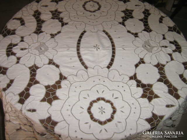 Beautiful off-white floral rosellt stitched lace tablecloth