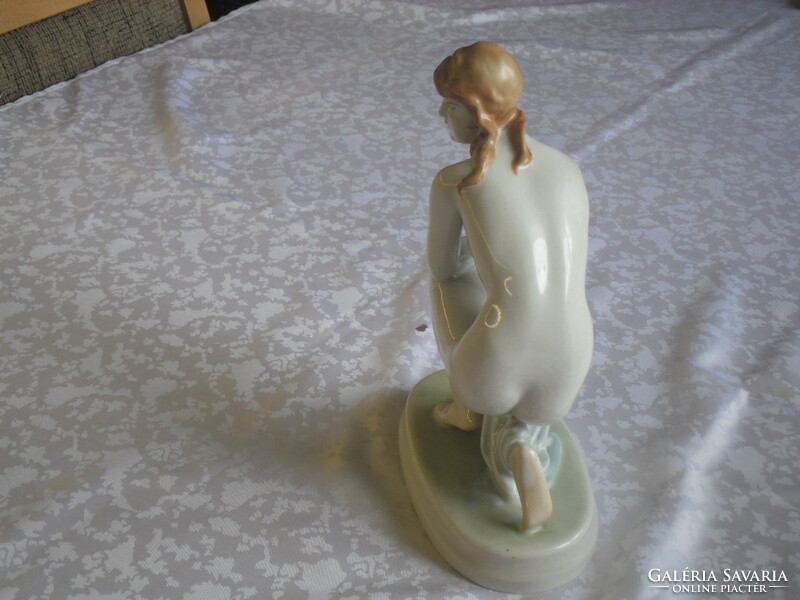Zsolnay bathing / kneeling female nude