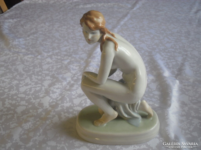 Zsolnay bathing / kneeling female nude