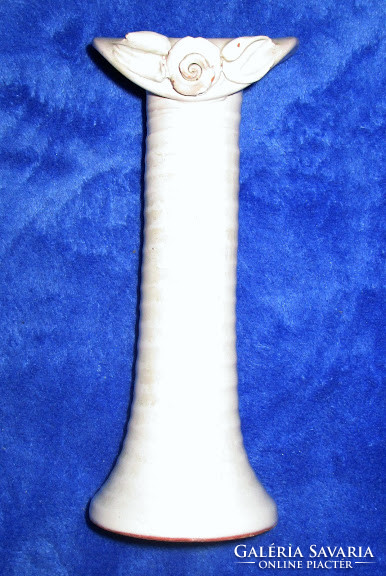 20 cm white ceramic vase is romantic