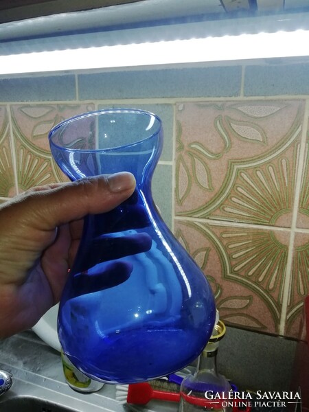 Szép régi üveg kis váza hibátlan állapotban köszönöm