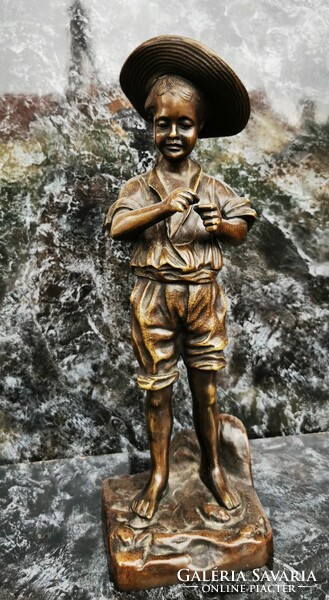 Kalapos fiú - bronz szobor - Rónai szobrász