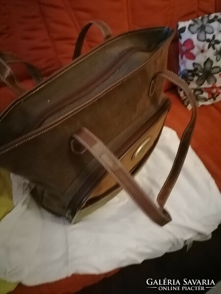 Szebbnél szebbek molett nálam eredetiJaguar nagyméretű táska utazótáska  uniszex 48x38x11 erős bőr