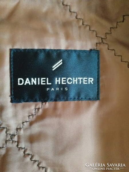 Daniel lHecter Paris félhosszú fekete kabát.
