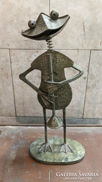 Mihály Pálfi - plate sculpture of a frog