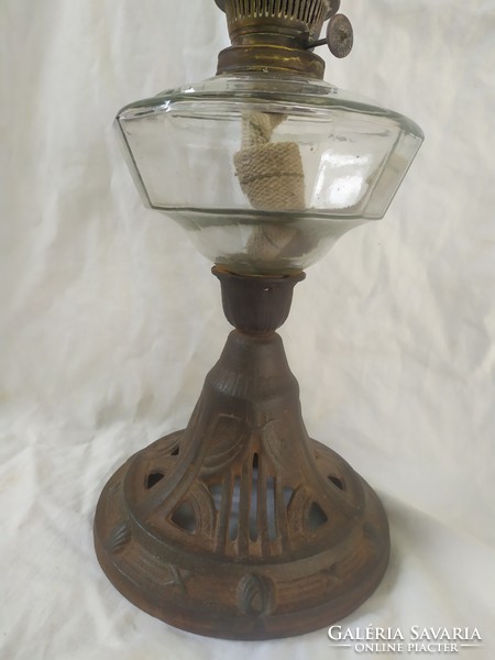 Antik asztali öntöttvas/ üveg petróleum lámpa