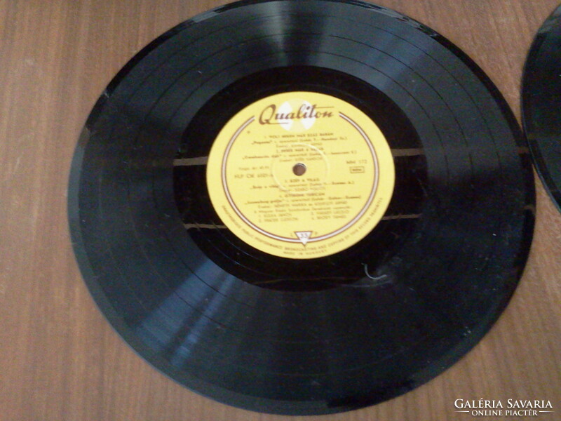 Vinyl record for creative purposes