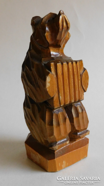 Fából faragott medve harmonikával 12.5 cm