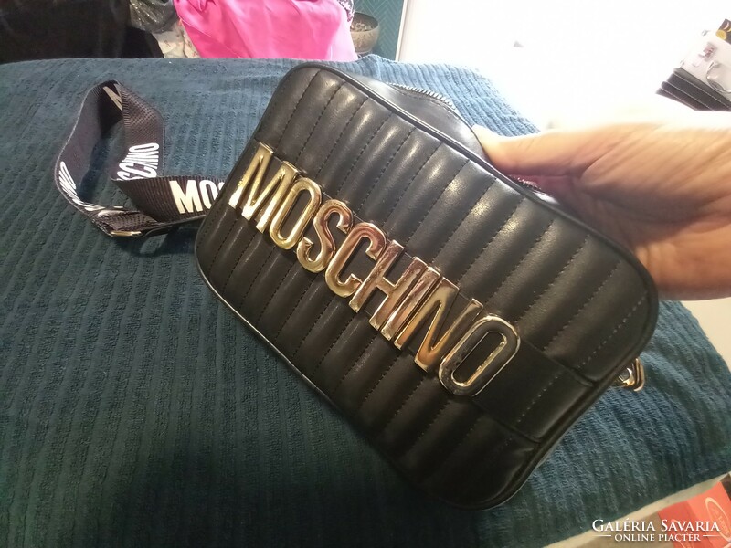 Moschino women's party bag is a modern unique piece